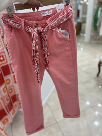 Pantalon chino rouge femme avec foulard | C pour Elle