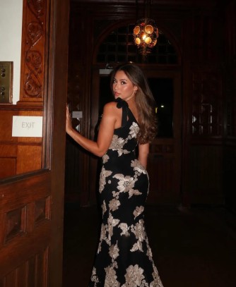 Robe longue asymétrique noire à fleurs | Robe de soirée élégante – C pour Elle