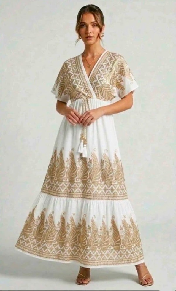 Robe longue blanche et doré